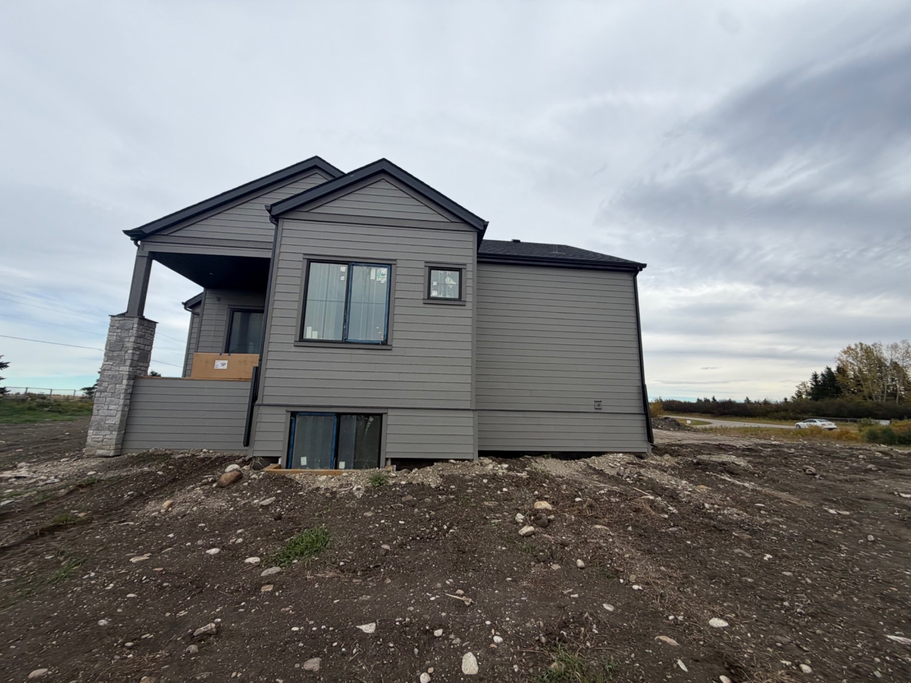 Side view of grey siding and exterior trim on the new home